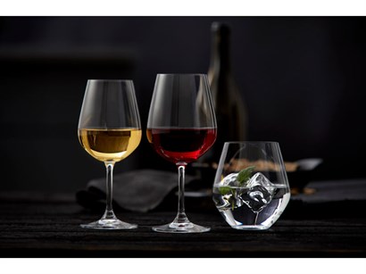 Lyngby Glassæt og 1 Fl.  Italiensk Rødvin